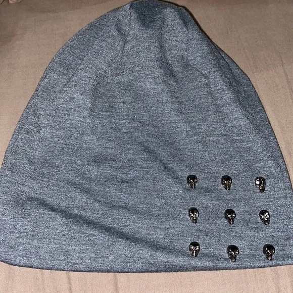 4/$10 item🤑 NWT MUDD Grey black lined skull embellished beanie hat biker cap - Picture 2 of 4